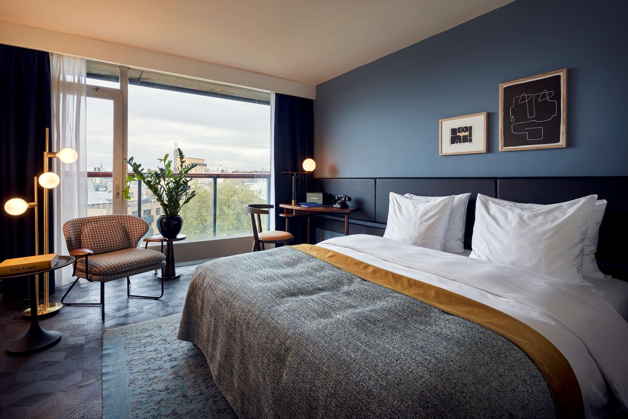 DELUXE, DOUBLE BED