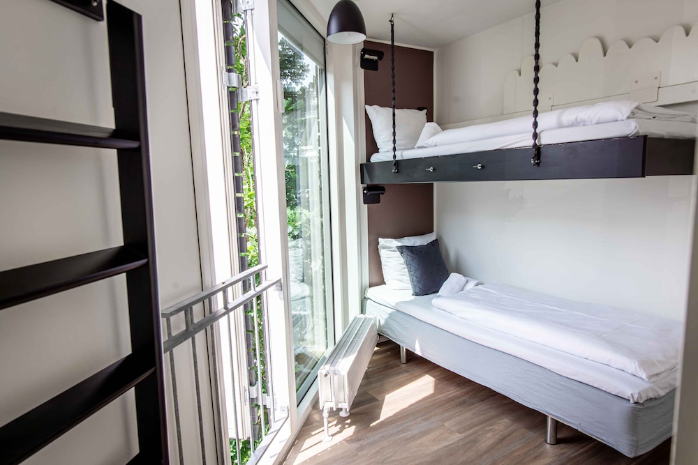 3 Bedrooms, Apartment, 1 Double and 2 Bunk Beds, Street Side View، Kolding Hotel Apartments 2/7