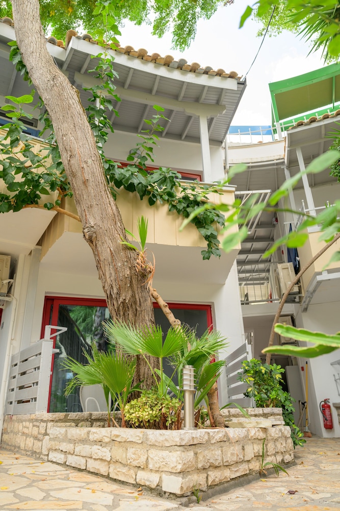Rouda Bay Beach Hotel 4/50