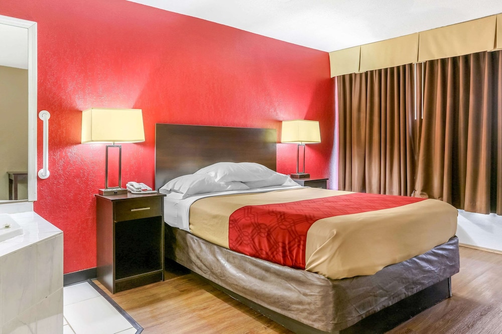 Econo Lodge Shorewood 12/31