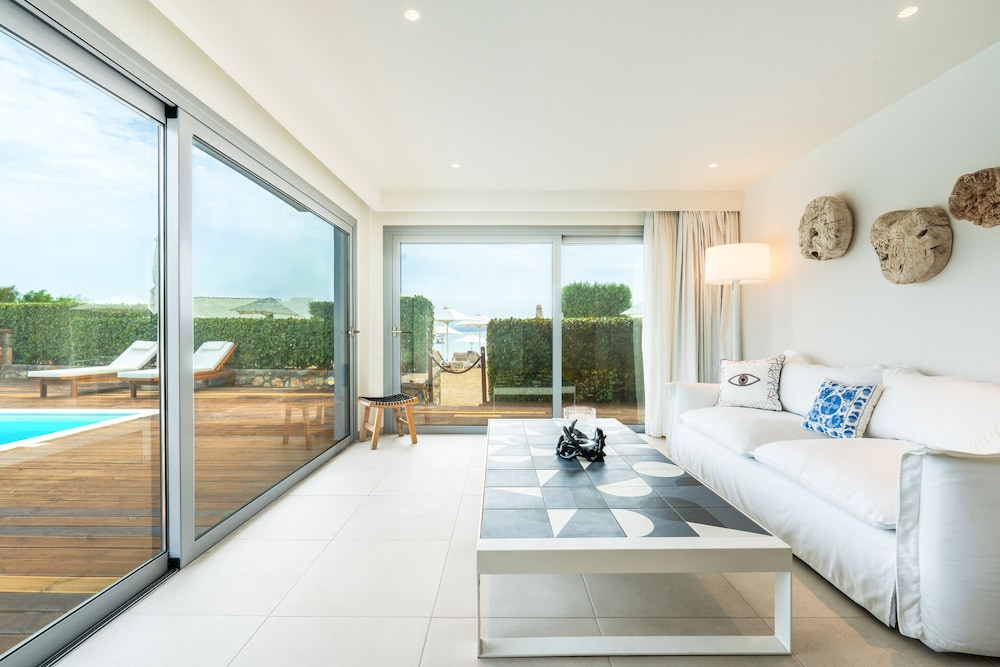 1 Bedroom, Villa, Queen Bed, Beach Front, Sofa, Private Pool، Amaronda Resort Spa 3/5