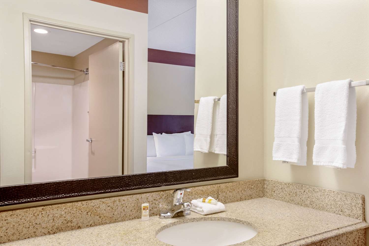 La Quinta Inn and Suites by Wyndham Miami Cutler Bay 44/45