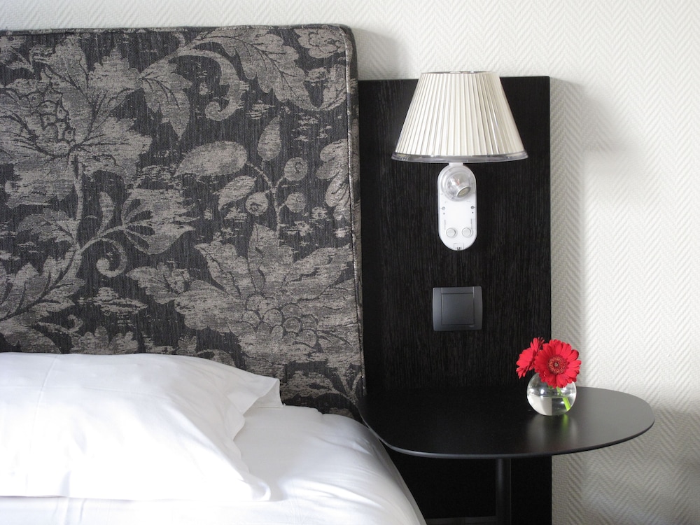 SAINT NICOLAS HOTEL 38/80