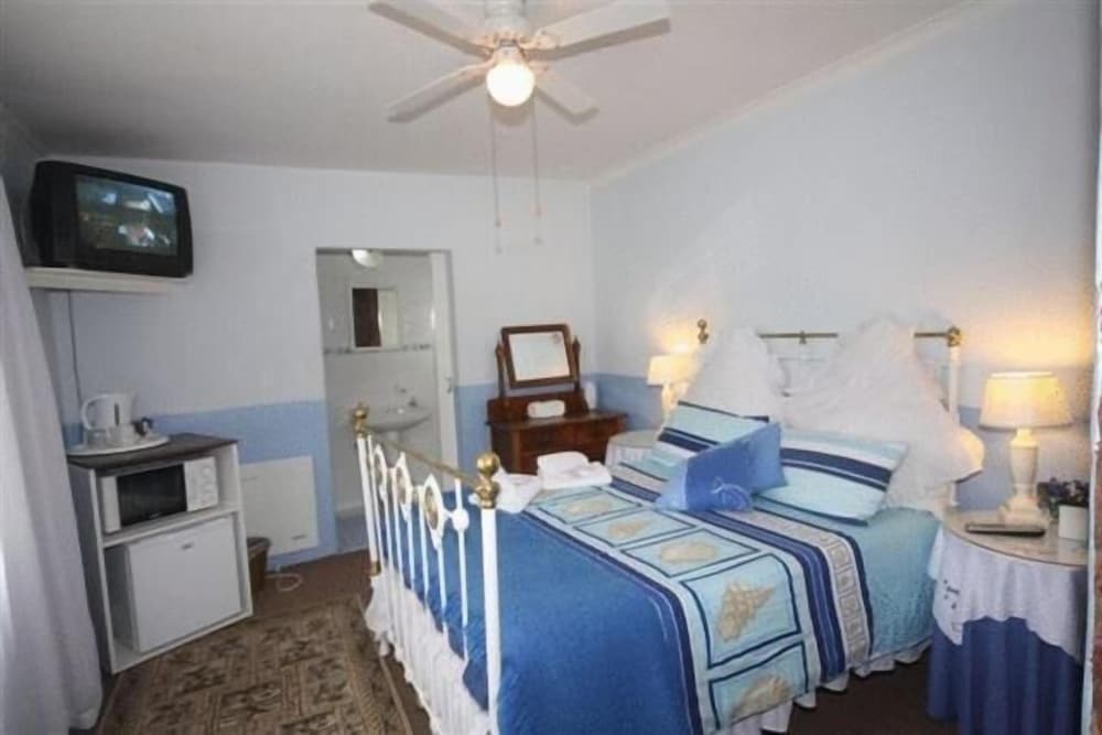 Bluewater Guesthouse 6/23