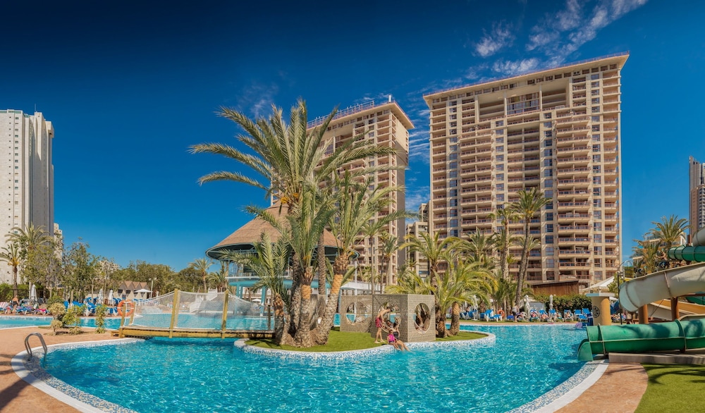 Magic Tropical Splash Water Park Spa and Caribbean Resort 28/34