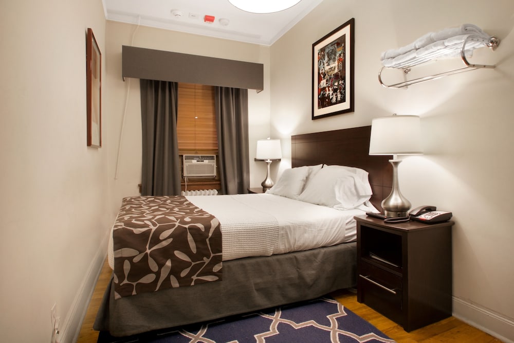 HOTEL 309 22/50