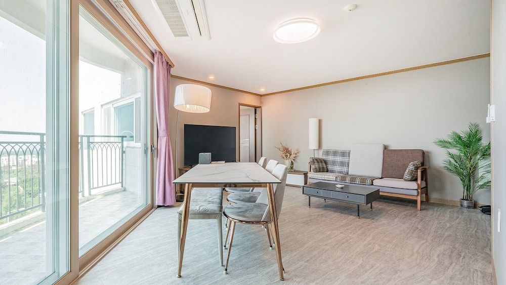 J.View Hotel 28/43