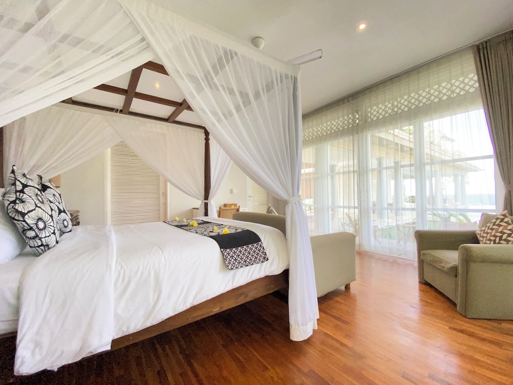 Luxury, Queen Bed, Ocean View