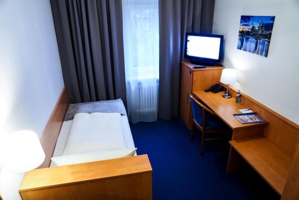 Hotel Niederraeder Hof 32/41