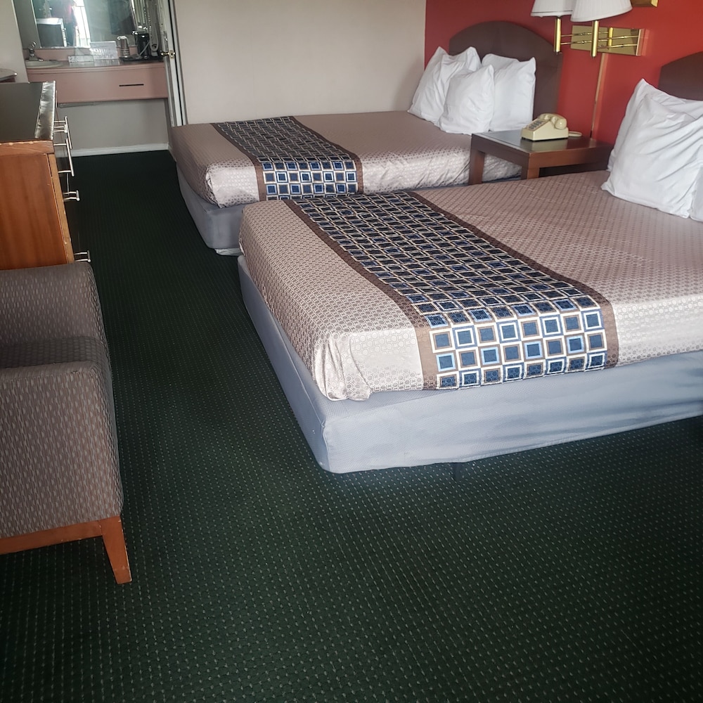 Branson Surrey Inn 21/65