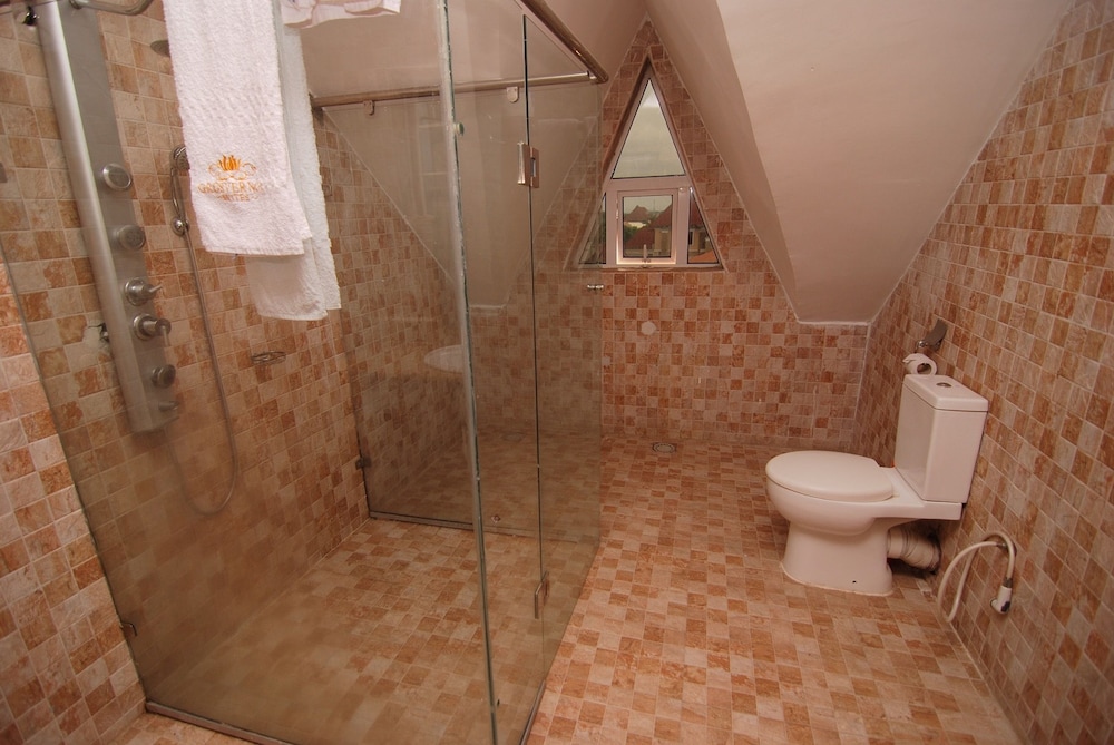 The Grosvenor Suite 47/47