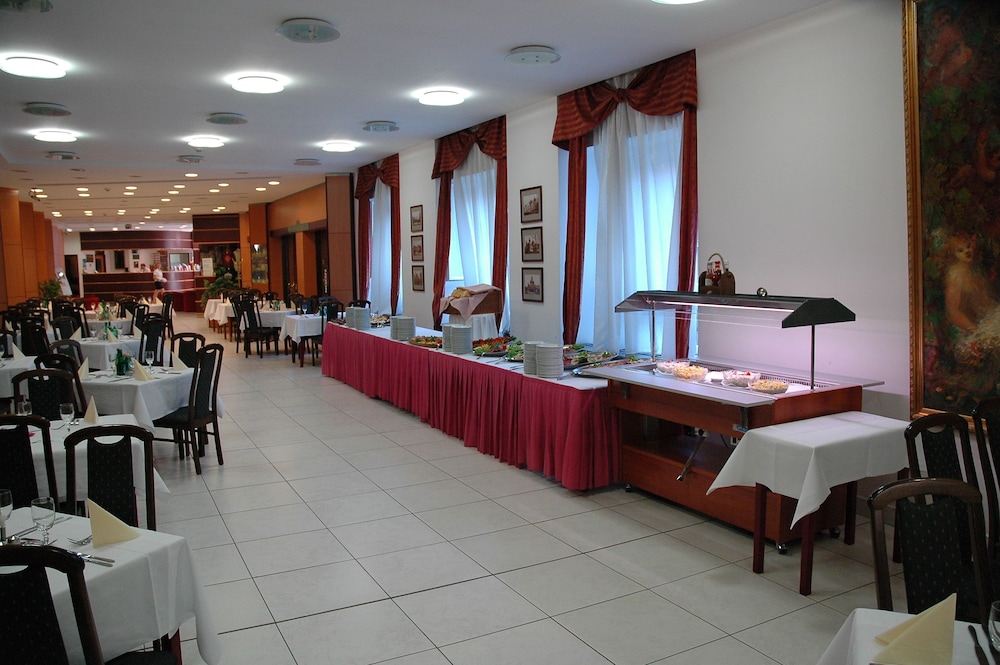 Benczur Hotel 35/42