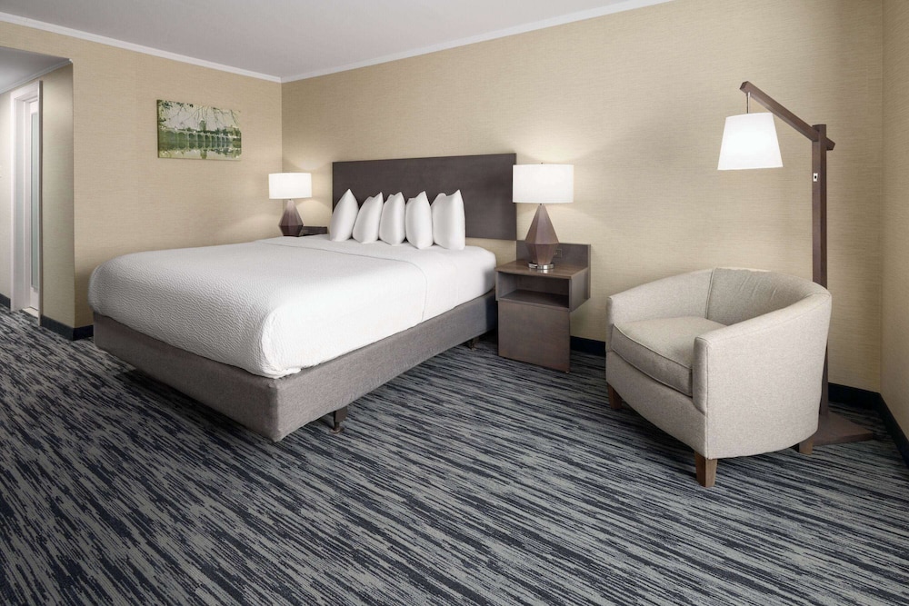 Penn Harris Hotel, Trademark Collection by Wyndham 15/46