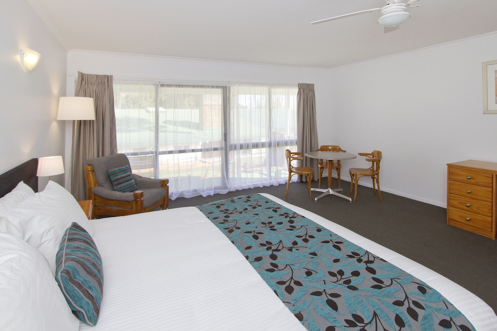 Castaway Norfolk Island 16/46