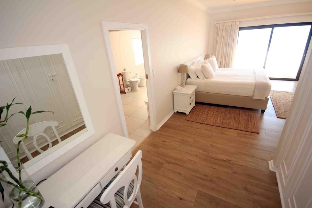 Fairlight Beach House 8/50