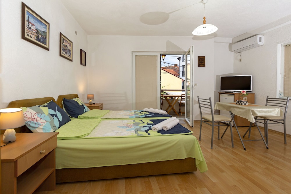 Bogdanovski Studios & Guest Rooms 25/47