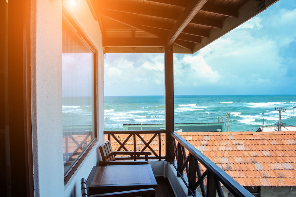 Cozy Sea View Inn 38/41