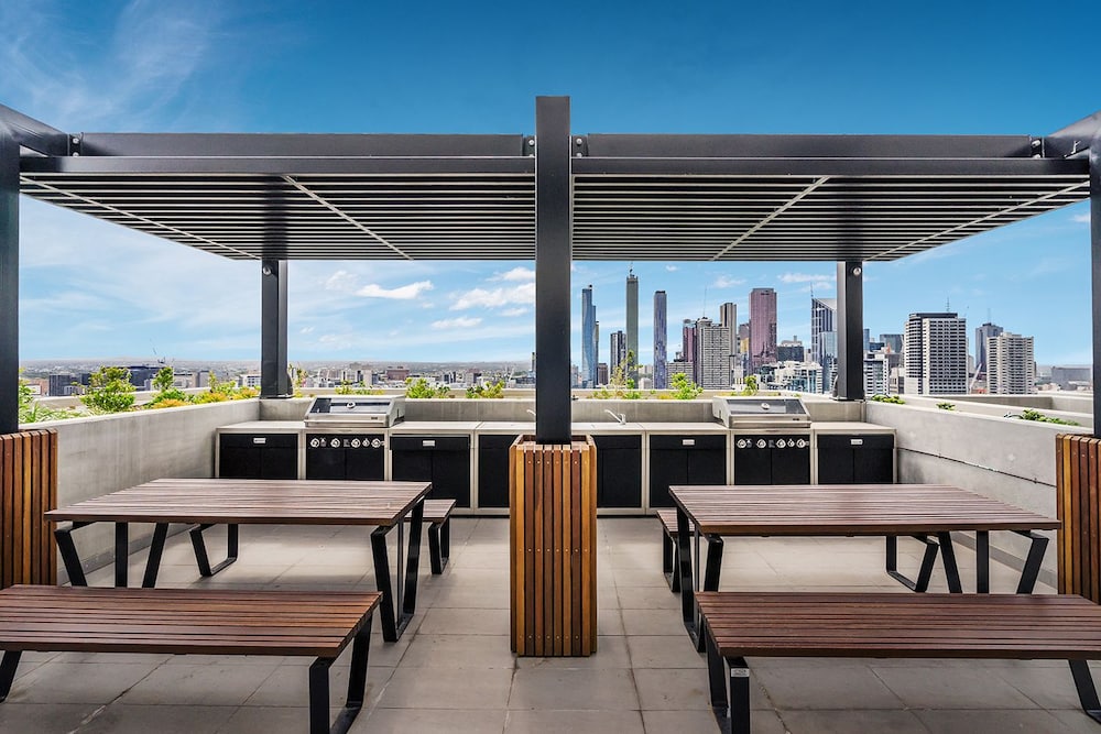 Spencer Street Apartments 32/41