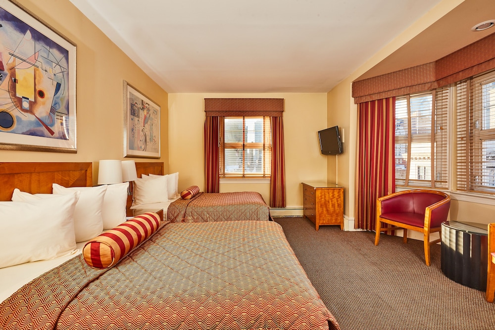 STANDARD, 2 DOUBLE BEDS, CITY VIEW