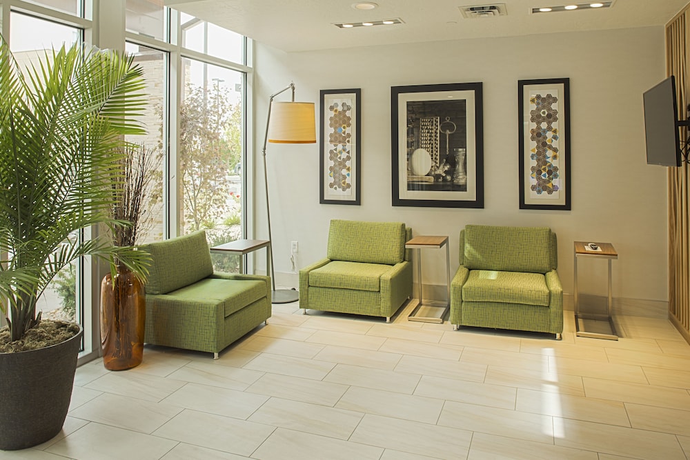 Holiday Inn Express Suites Boise Airport 40/80