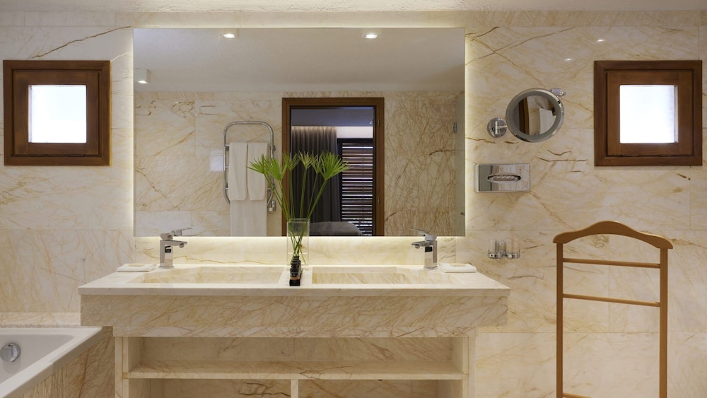 2 Bedroom Superior Bunglow Private Pool، Elounda Mare Relais & Chateaux Hotel 2/3