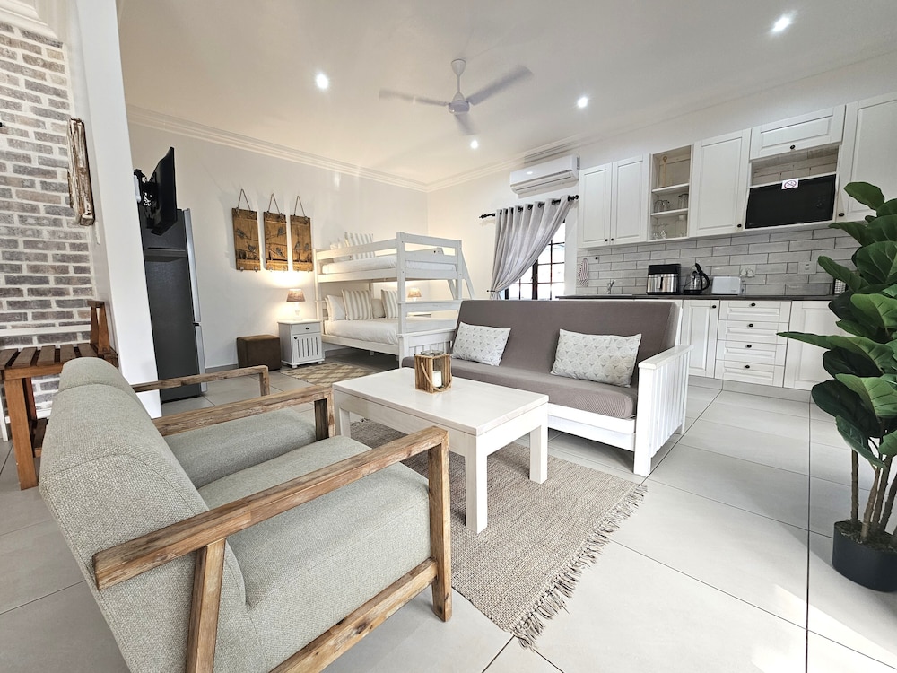 Lalapanzi Guest House 33/50