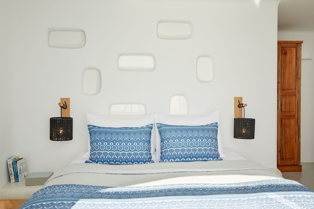 Allure Breeze Suites 23/79