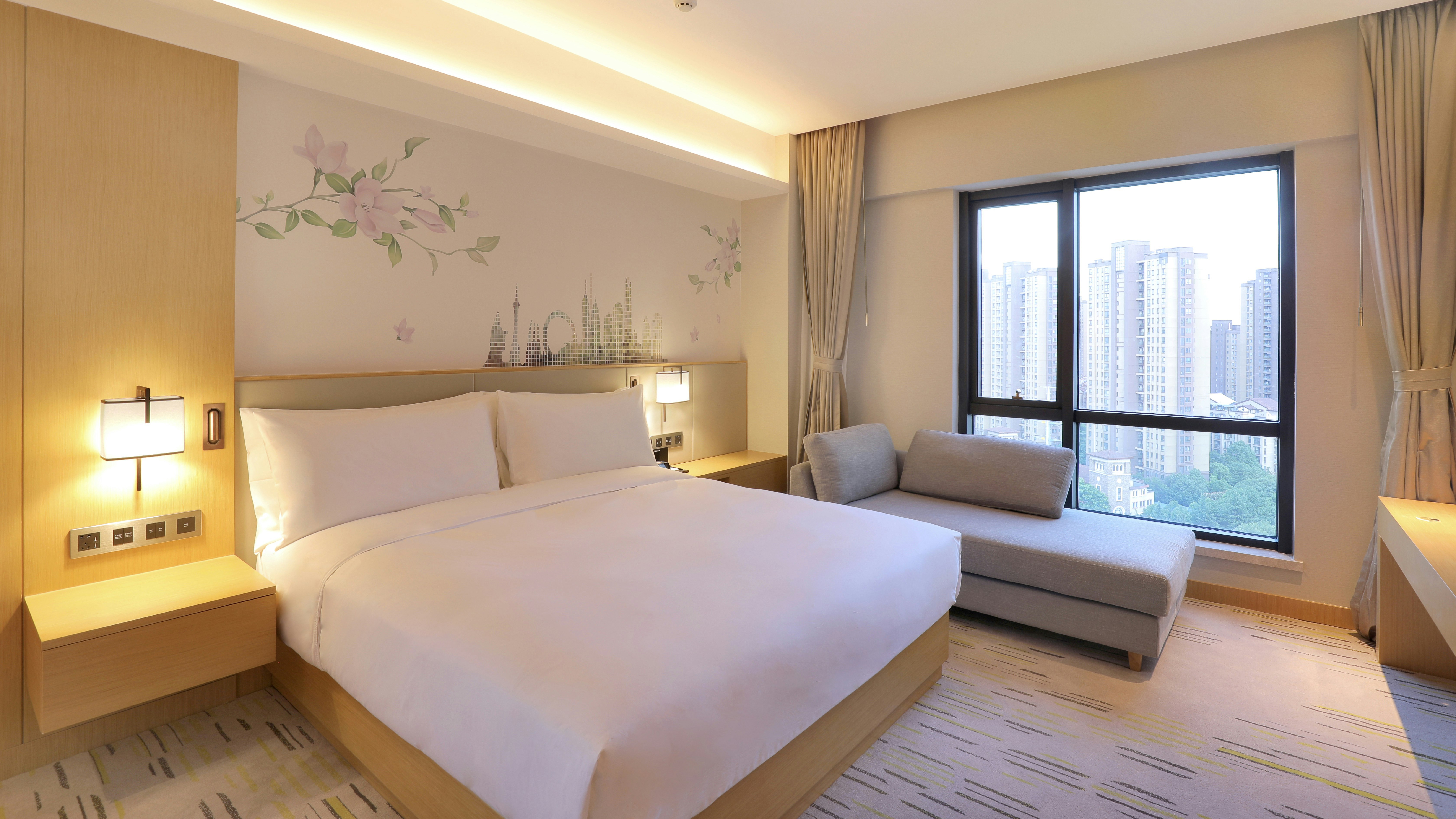 1 BEDROOM, SUITE, KING BED