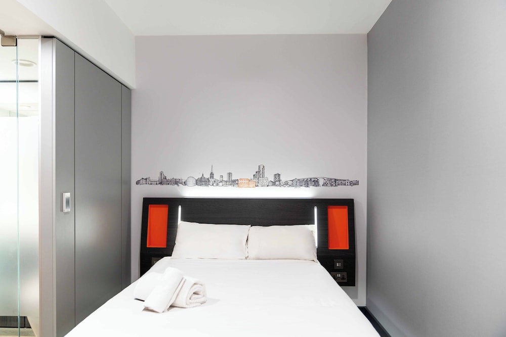 Family, 1 Double and 1 Single Bed, No Window