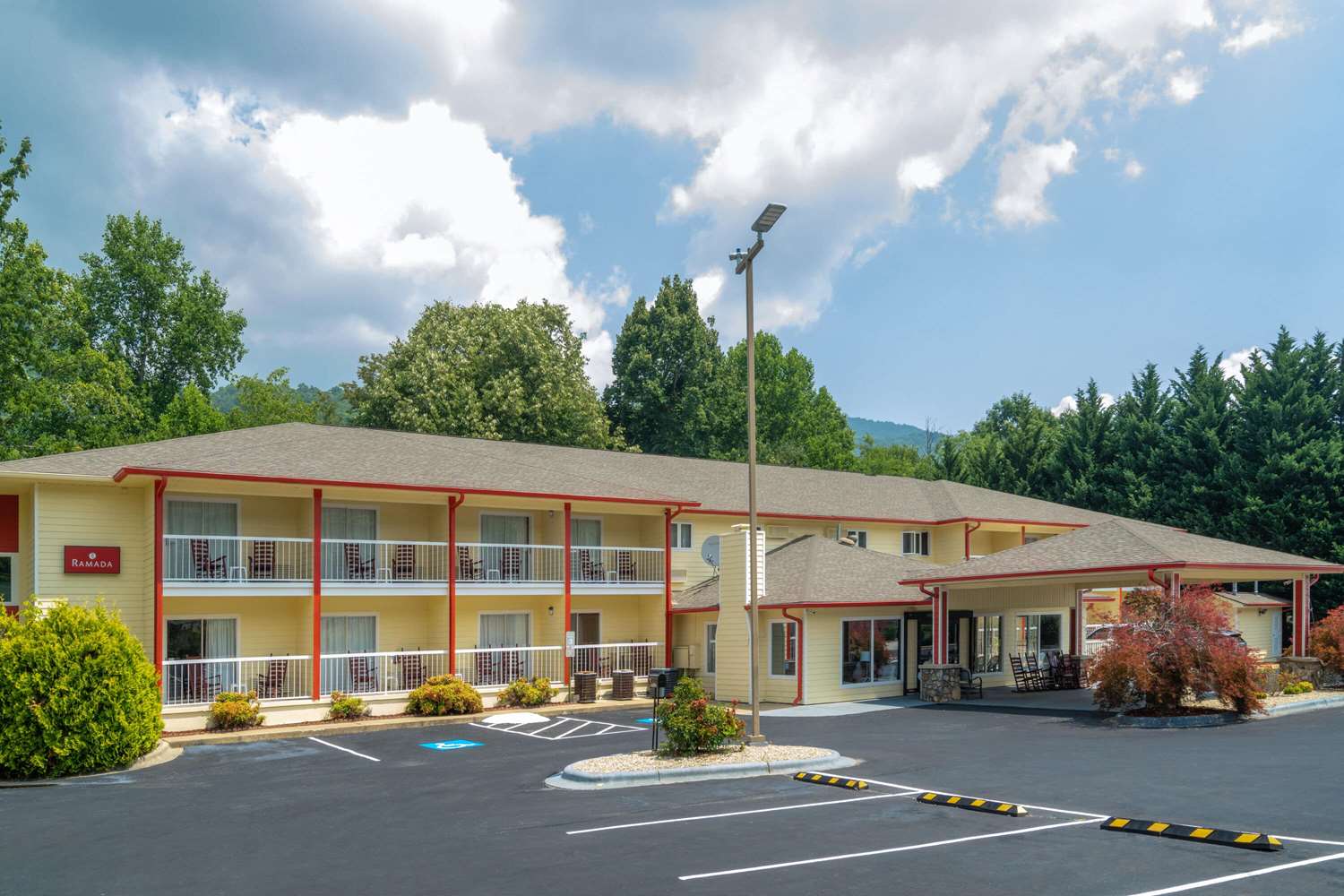 Ramada by Wyndham Maggie Valley 15/18