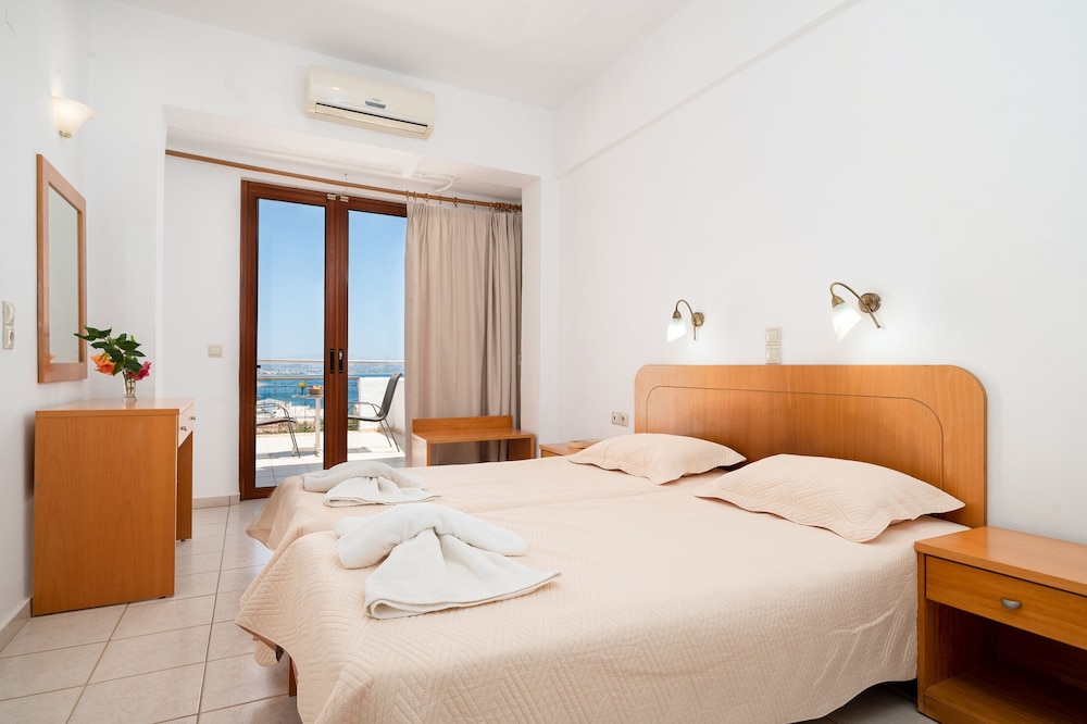 Adonis Hotel 18/52