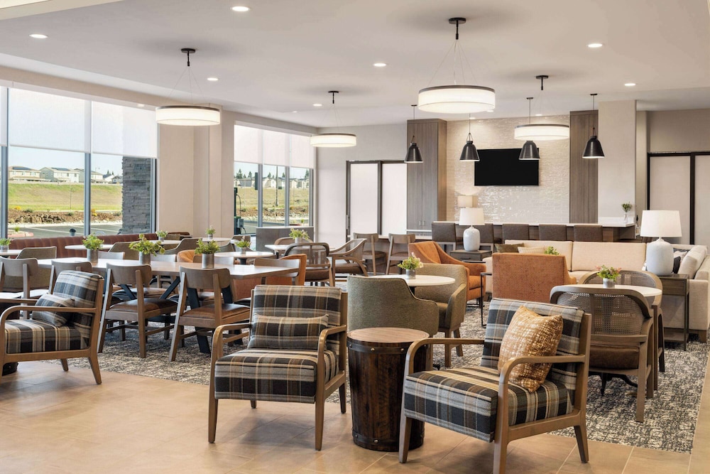La Quinta Inn and Suites by Wyndham Lincoln 68/84