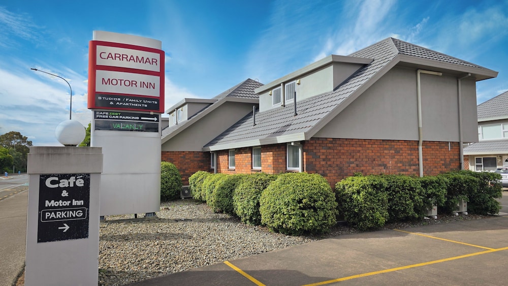 Carramar Motor Inn 57/64