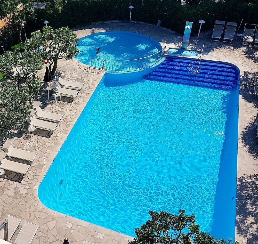 Hotel Alpha 40/72