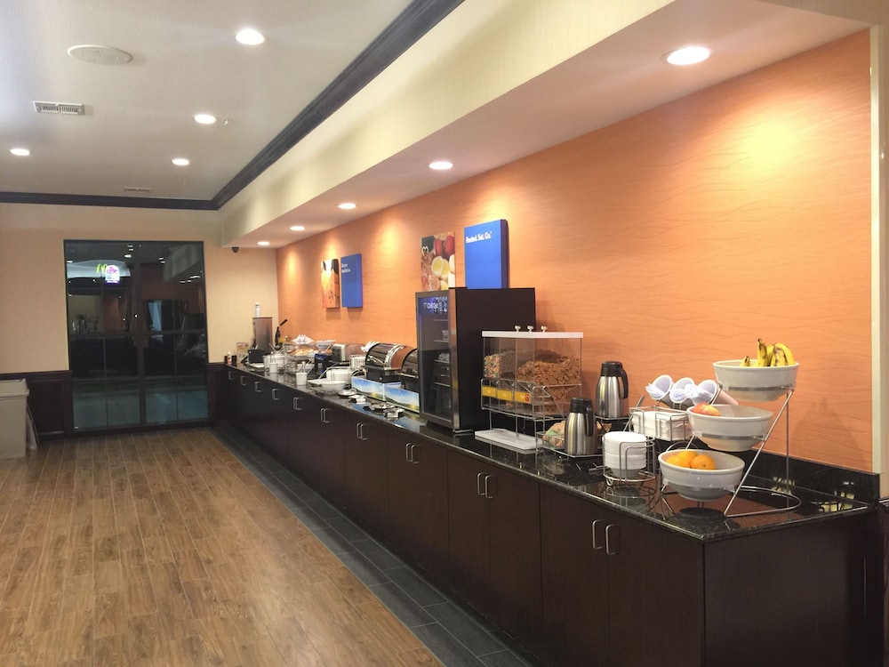 Comfort Inn & Suites Moore - Oklahoma City 41/48