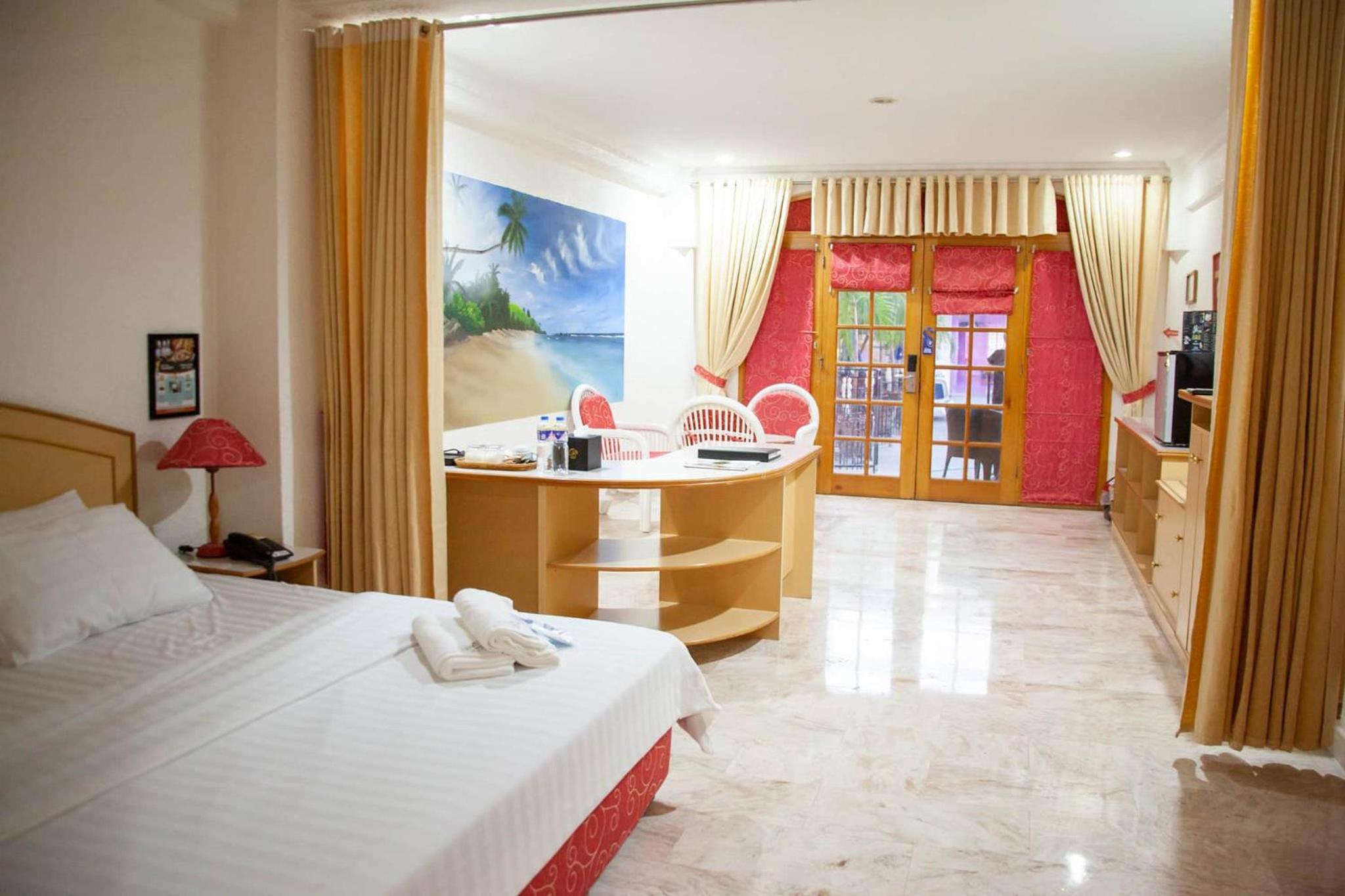 Studio, King Bed, Pool Access