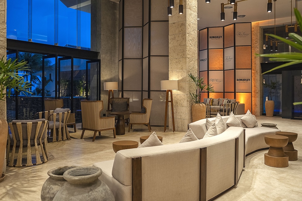 The Fives Oceanfront Puerto Morelos 54/71