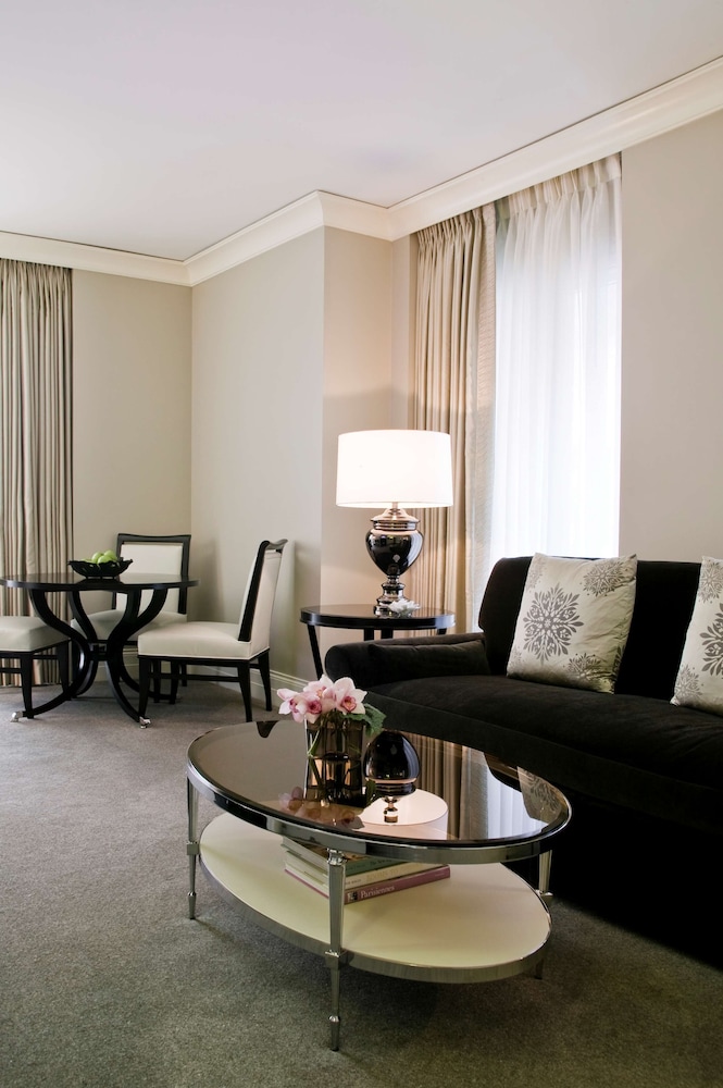 Waldorf Astoria Chicago 57/99
