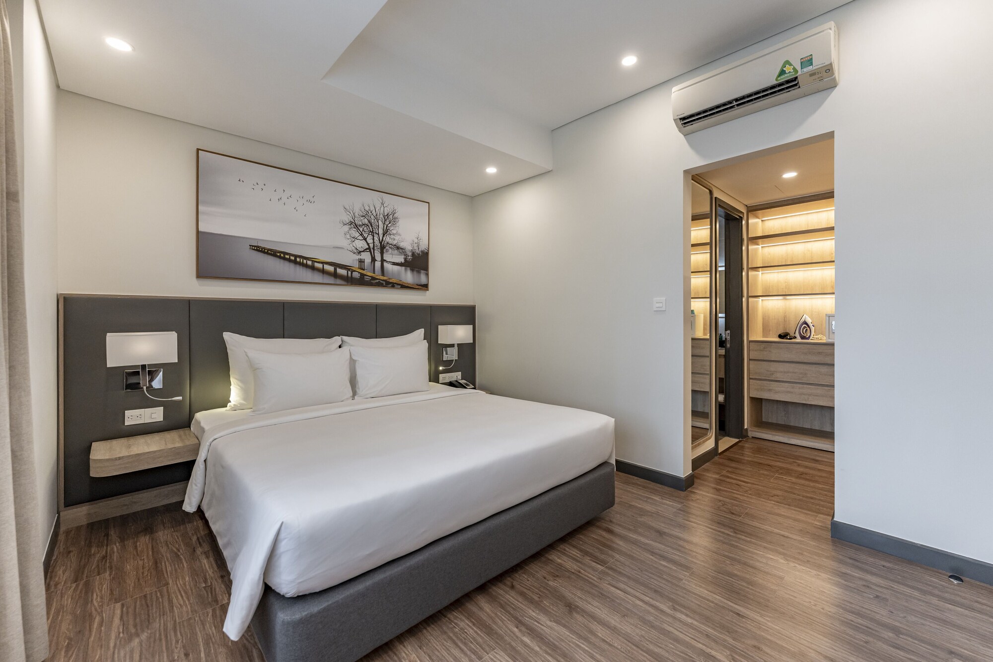 1 BEDROOM, DELUXE, SUITE, CITY VIEW, KITCHEN