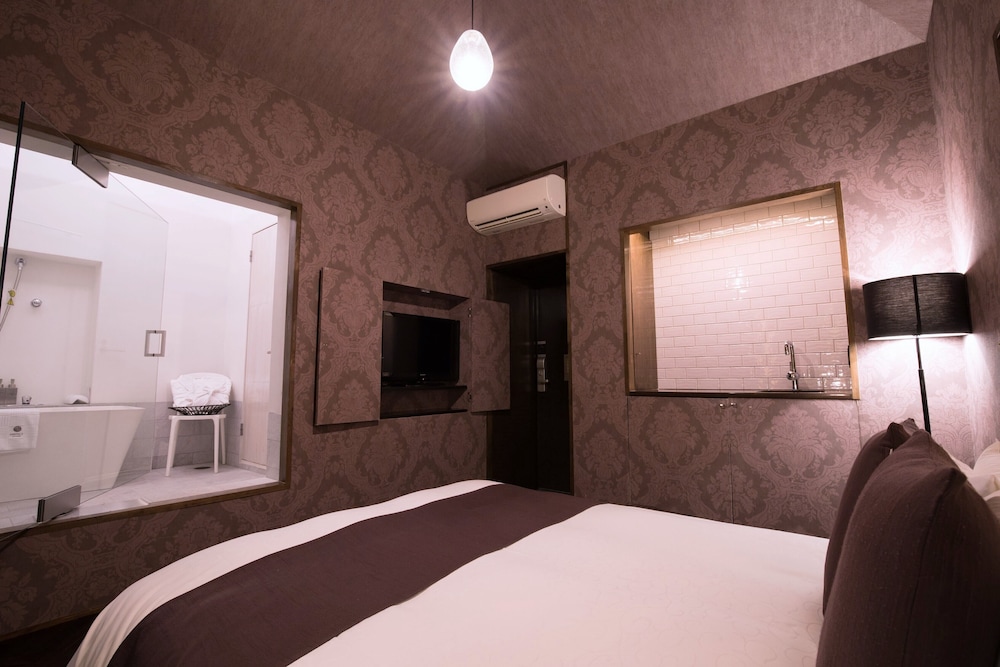 Roppongi Hotel S 41/75