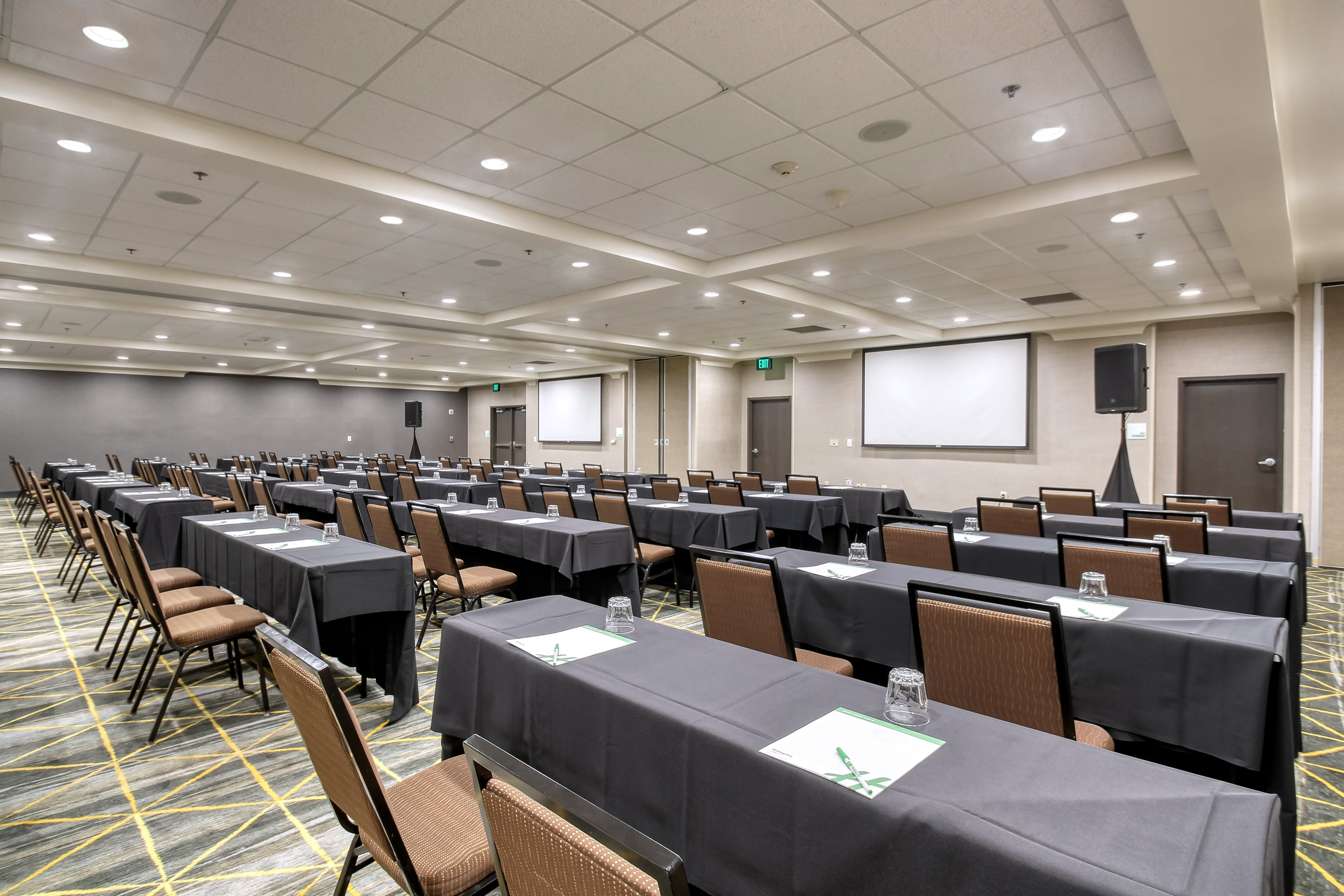 Holiday Inn Hotel Suites Atlanta Airport North 27/42