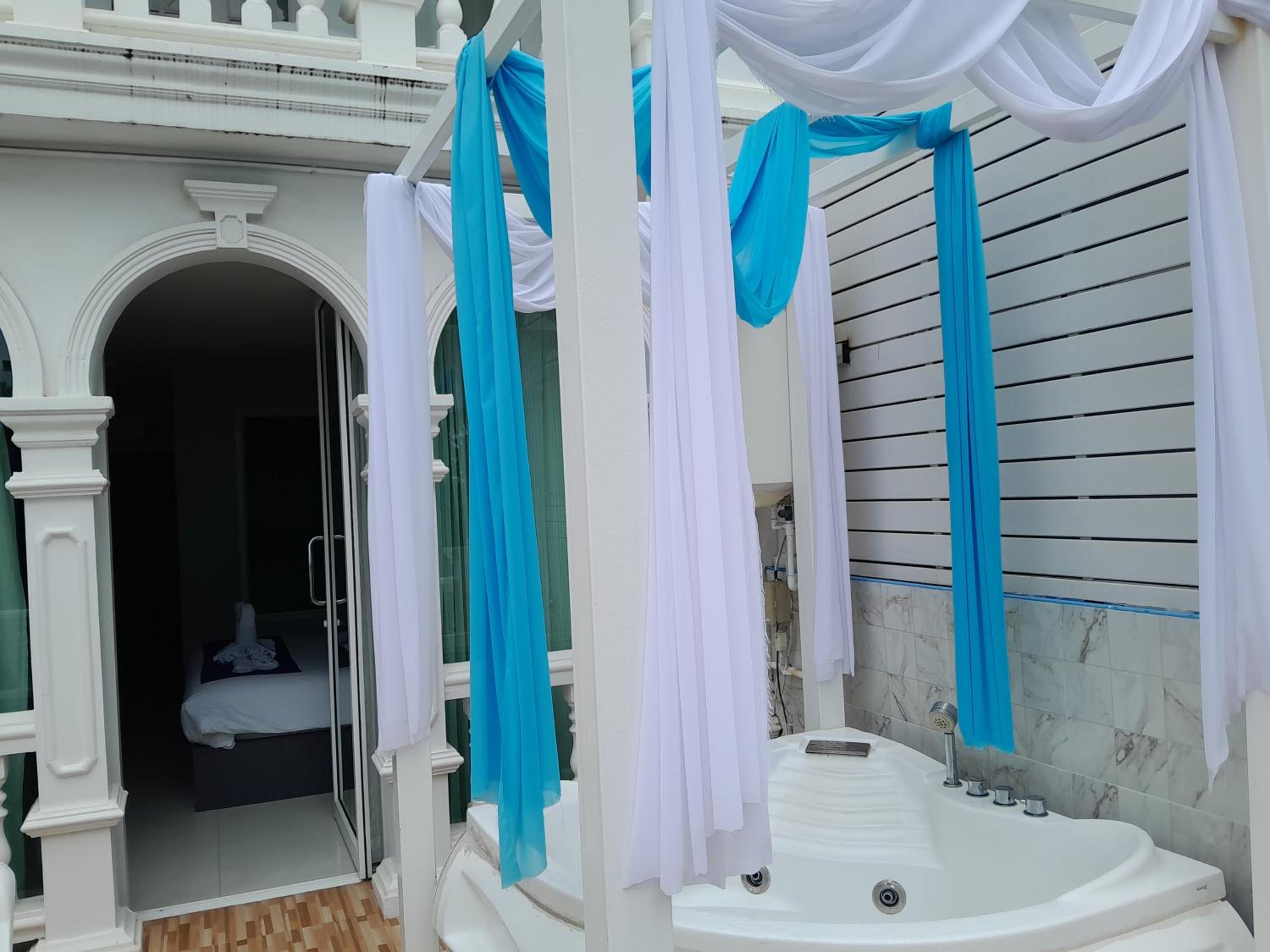 Deluxe, Double Bed, Lateral Side Sea View، MODERN LIVING HOTEL 7/10