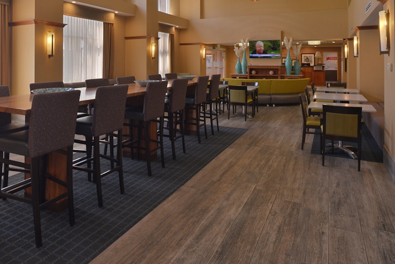 Hampton Inn & Suites Bakersfield North-Airport 51/62