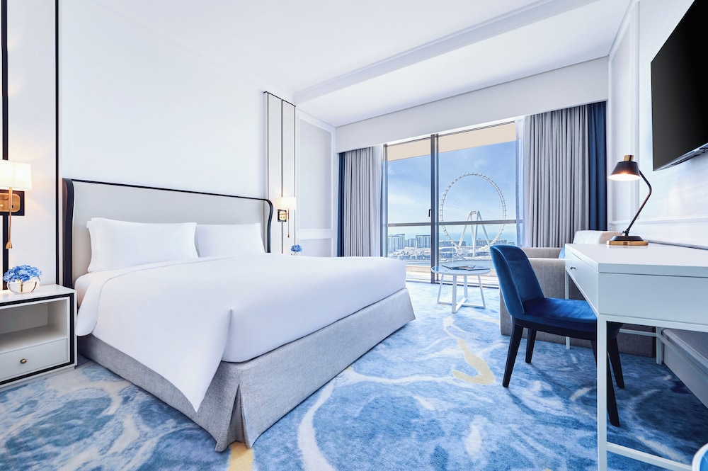 OPERA, CLUB, SUITE, KING BED, SEA VIEW, BALCONY, CLUB LOUNGE ACCESS