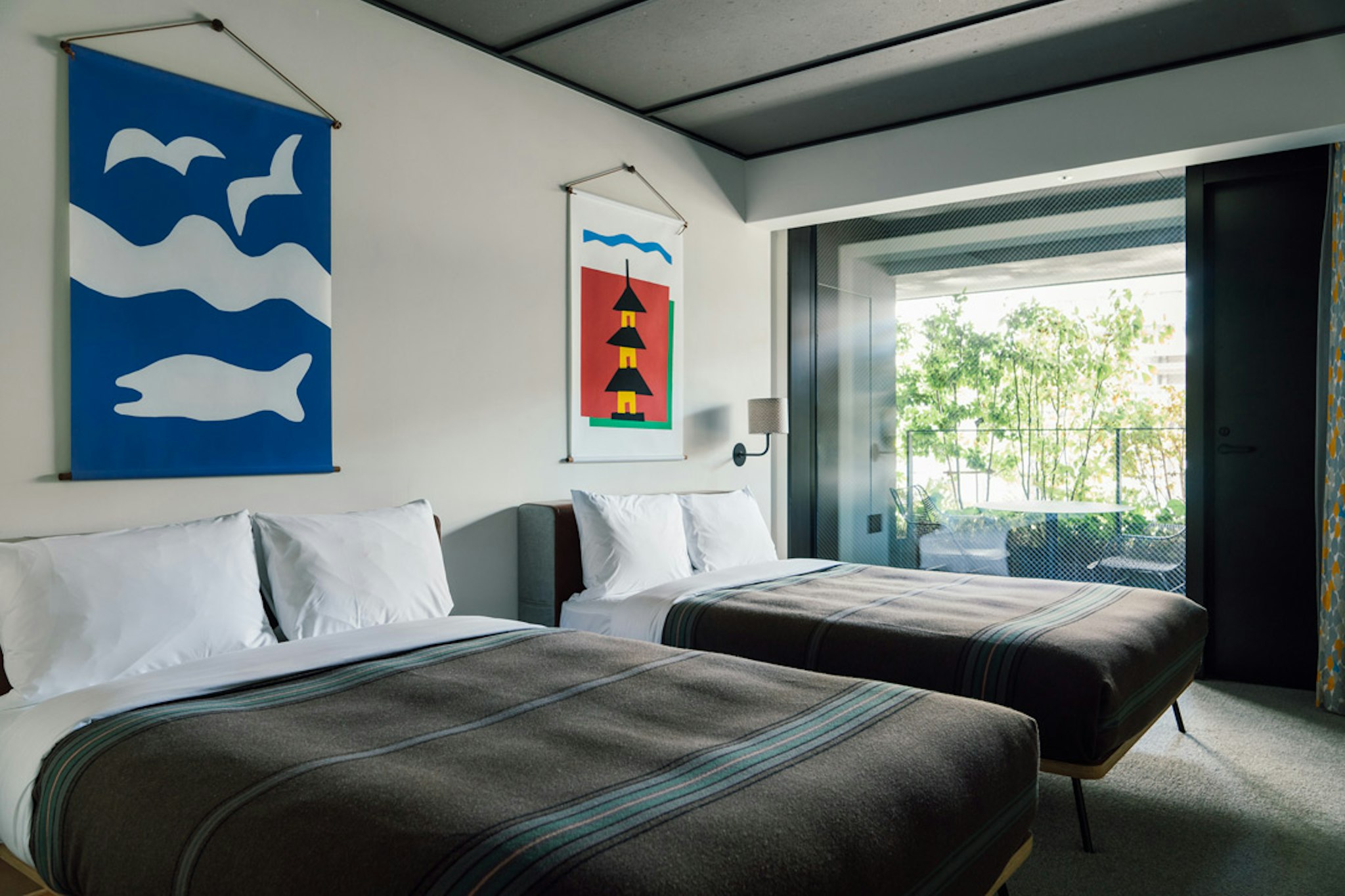 DELUXE, TWIN BEDS