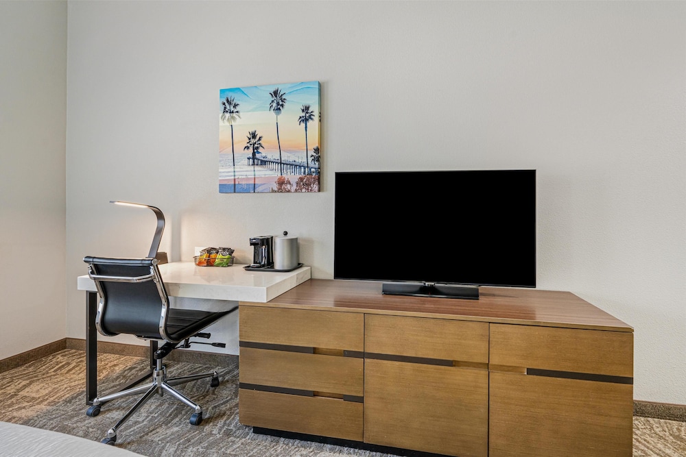 Best Western Valencia/Six Flags Inn & Suites 49/59