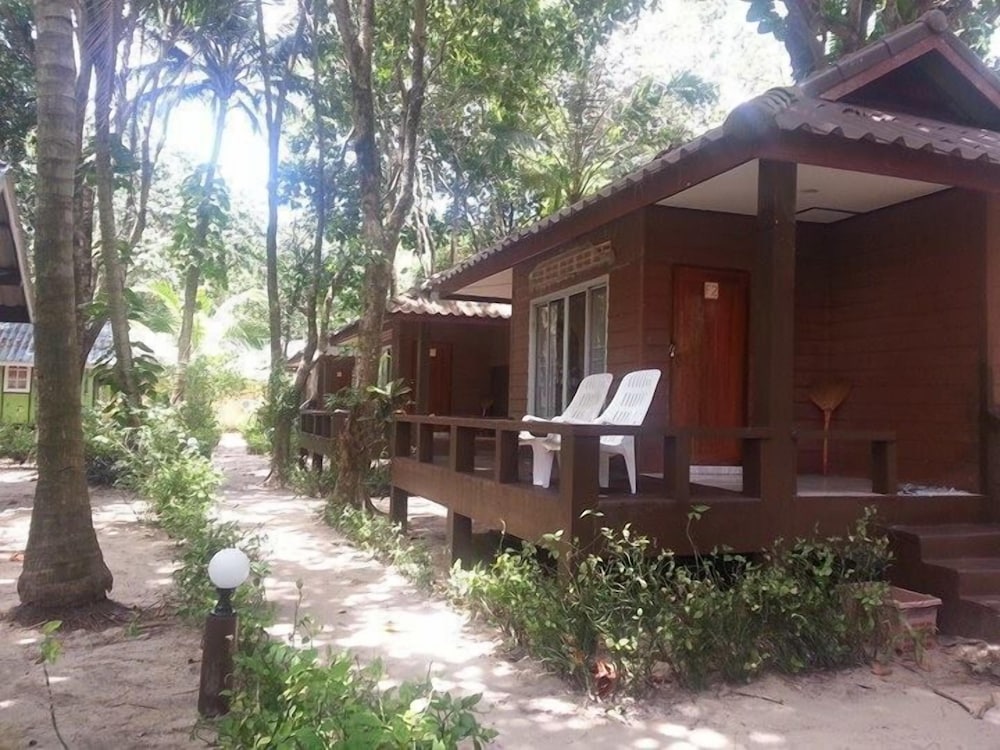 Phayam Coconut Beach Resort 9/50