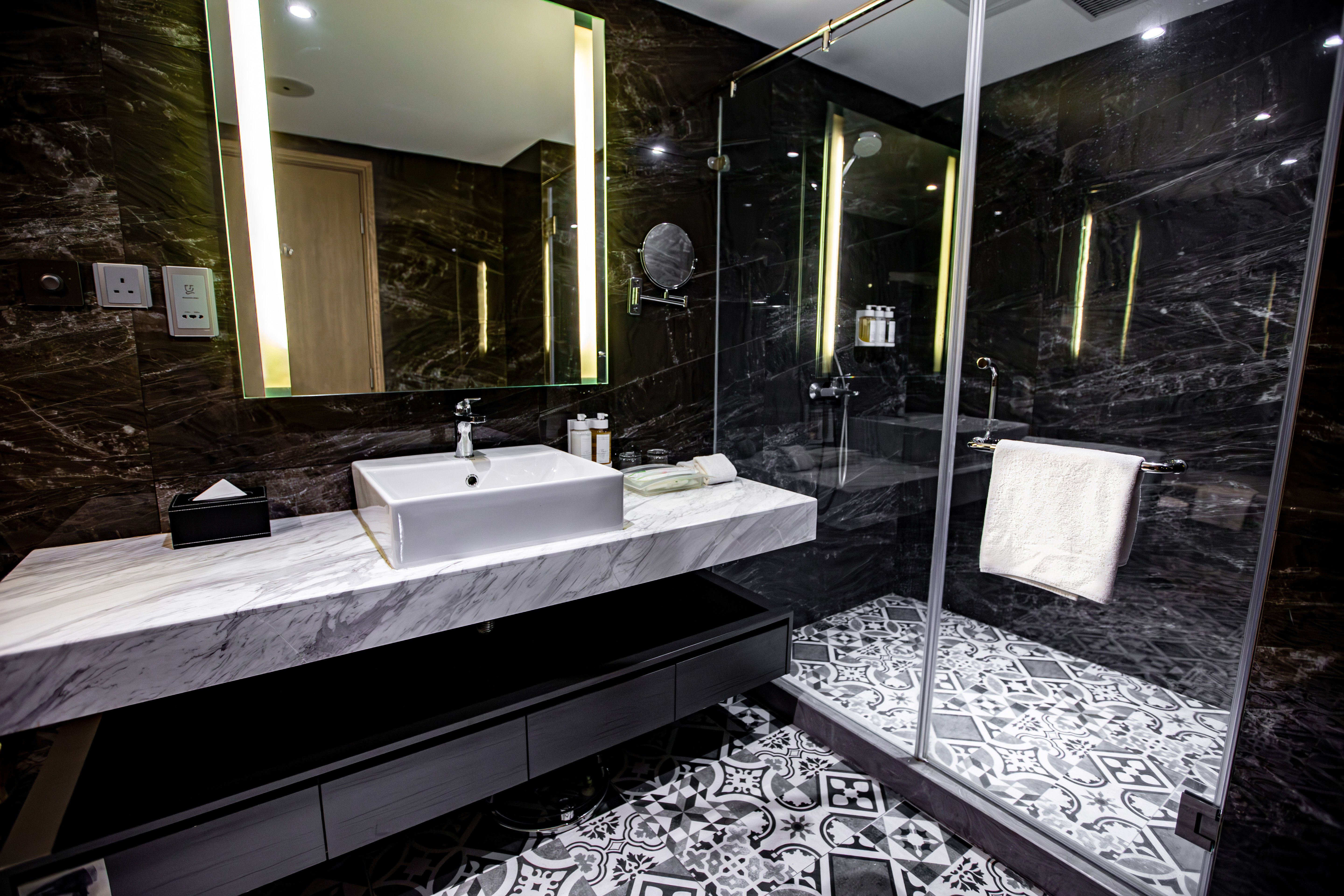 HOLIDAY INN MACAU 78/79