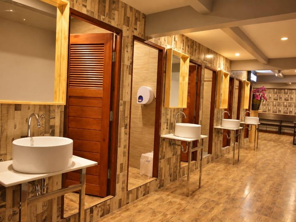 Balcony Party Hostel - Adult 18+ 19/22