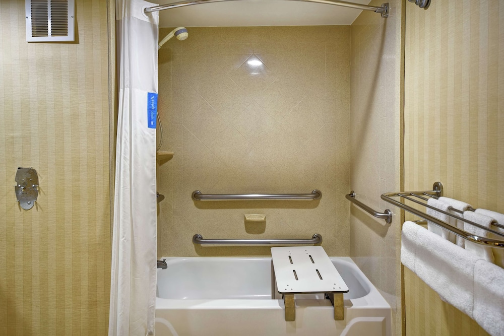 Hampton Inn Louisville-Airport 28/56